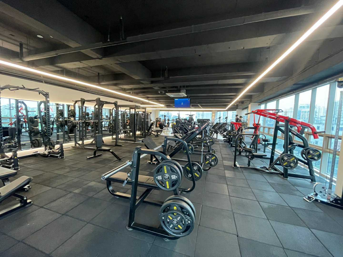 연중무휴 헬스장 모니터 tv 광고 (24).png